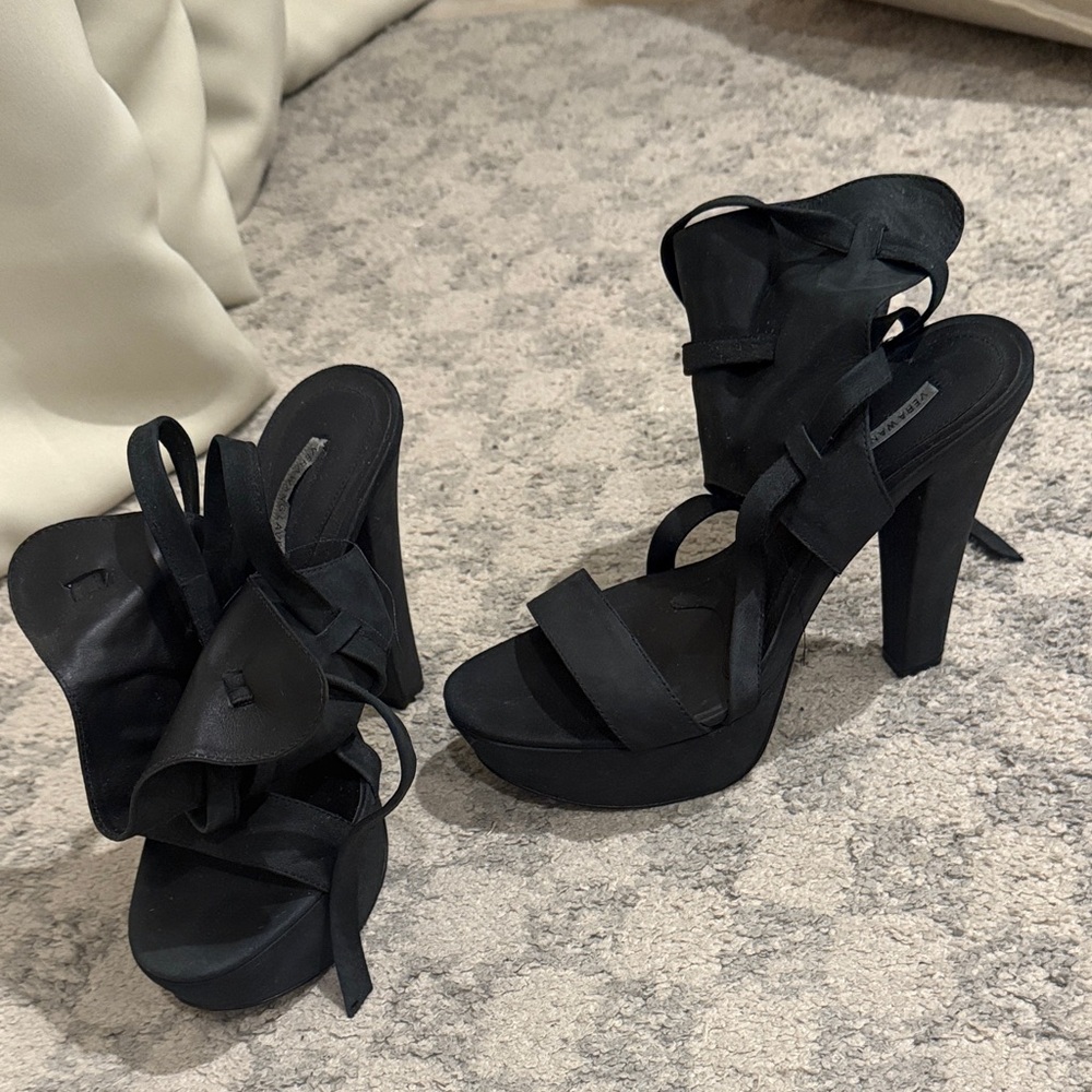 Vera Wang Lavender Label Elegant Black Platform Heels Size 8